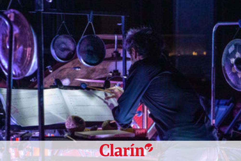 El nuevo concierto del ciclo de ArtHaus propuso un «triple viaje» en un edificio céntrico que empezó en planta baja y terminó con reposeras en la terraza