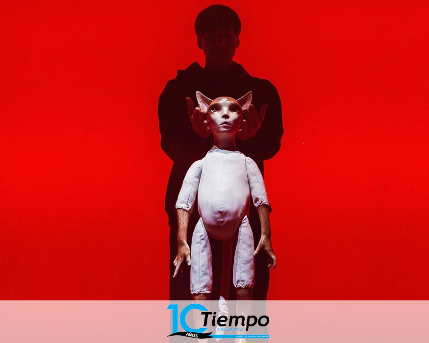 «Play», la obra sobre odio, pantallas y políticos performáticos que retrata este presente asfixiante